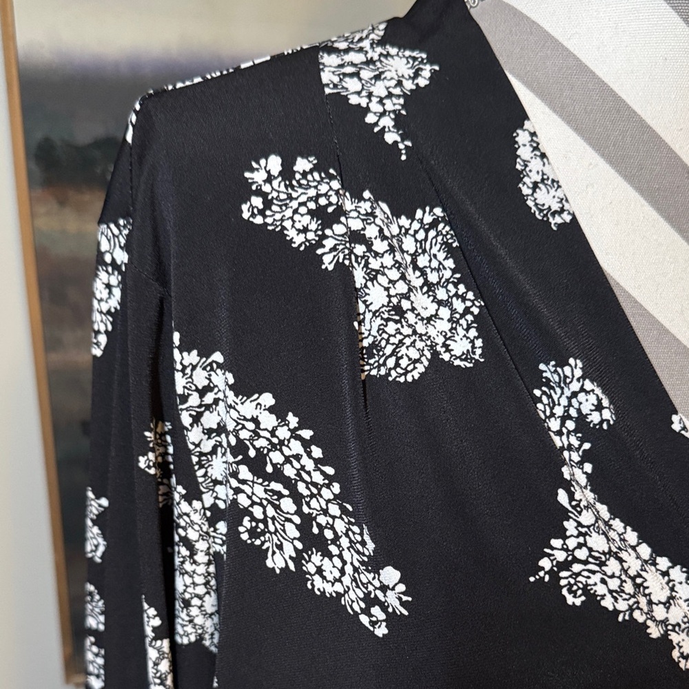 Liz Claiborne Career Black and White Paisley Blouse Size XL - Picture 3 of 10